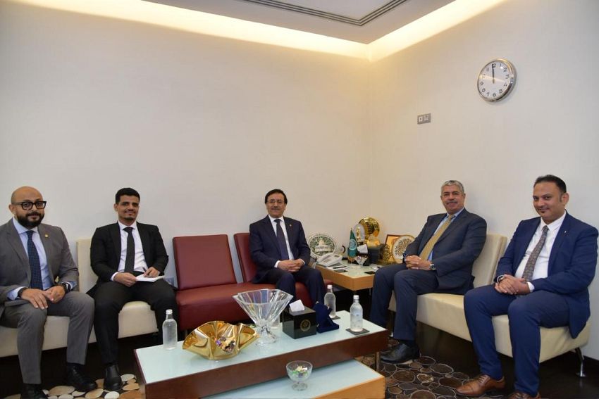 سفير اليمن بالقاهرة يهنيء مصر بذكرى انتصارات أكتوبر